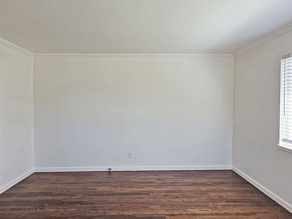 3rd image of 1021 Hemlock St