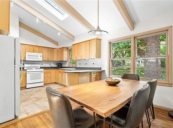 5th image of 7426 Melrose Ln