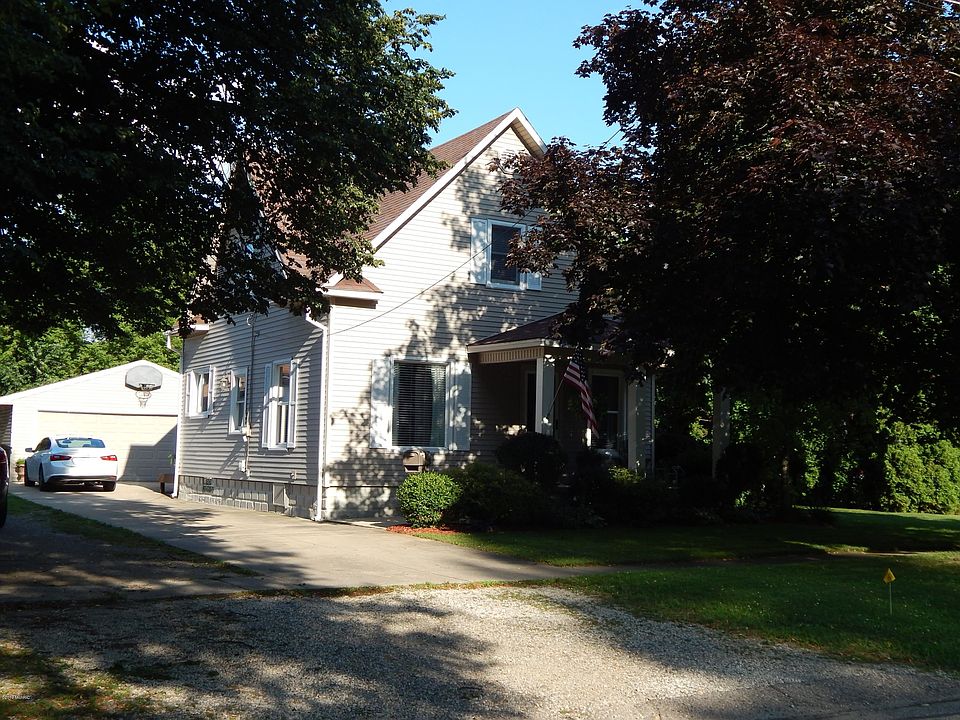 1st image of 203 Center Ave