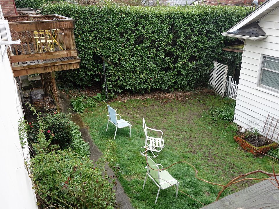 Private lawn (shared with other tenants)