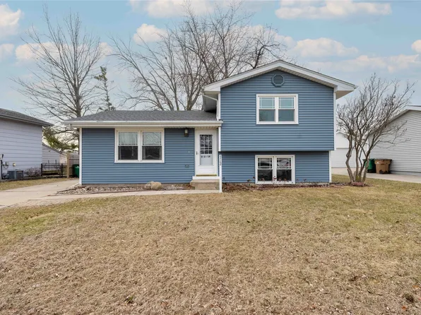 712 NE 9th St, Grimes, IA 50111