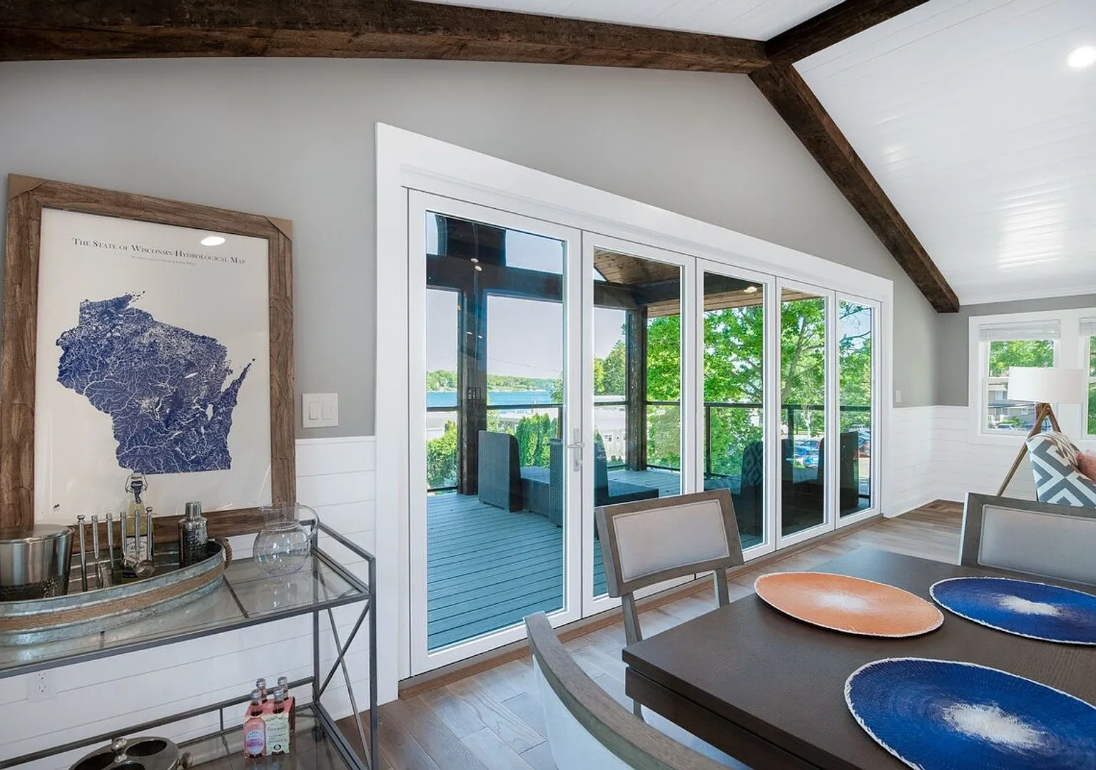 Geneva Lake View Villa with Balcony Available for Monthly & Mid-Term Rentals — Photo 4
