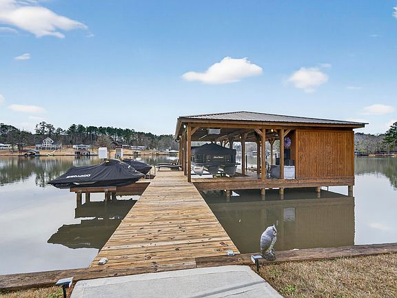 3rd image of 285 Clubhouse Rd