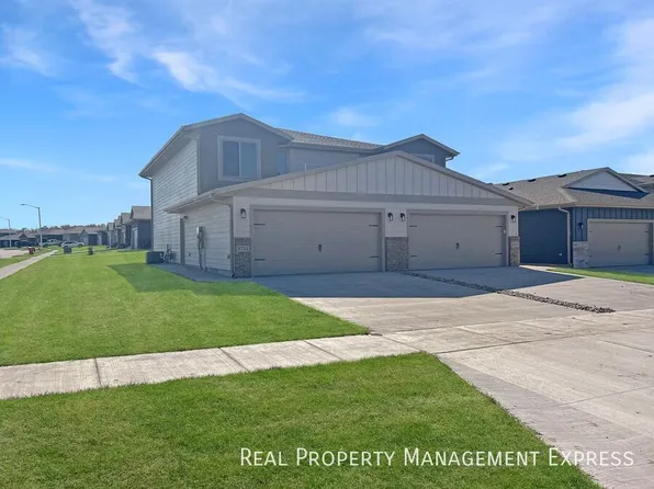9701 W Broek Dr, Sioux Falls, SD 57106