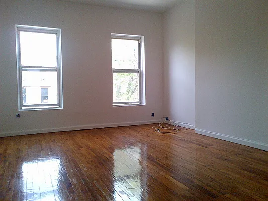 Rented by Flateau Realty | media 7