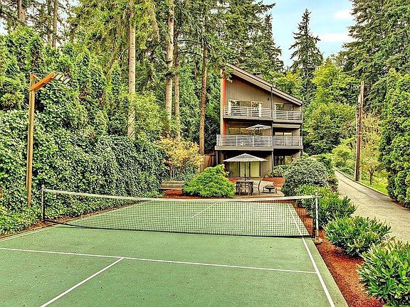 2nd image of 2620 W Lake Sammamish Pkwy NE