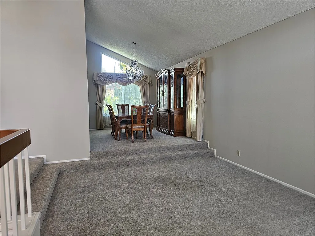 4 bed, 2400 sqft, $5,000 — Photo 2