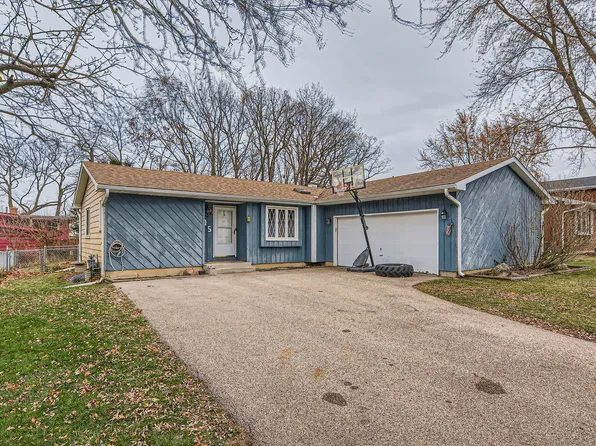 905 Alton Ct, Winthrop Harbor, IL 60096