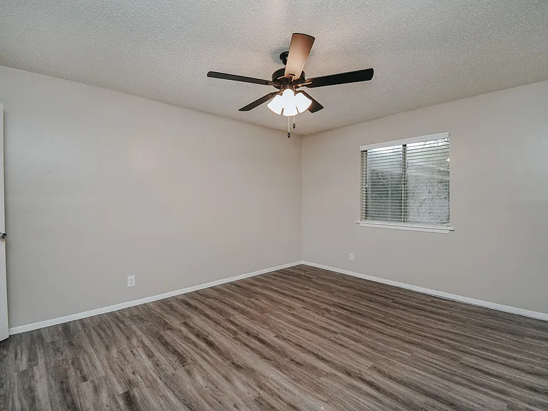 Parkwood Apartments — Photo 41