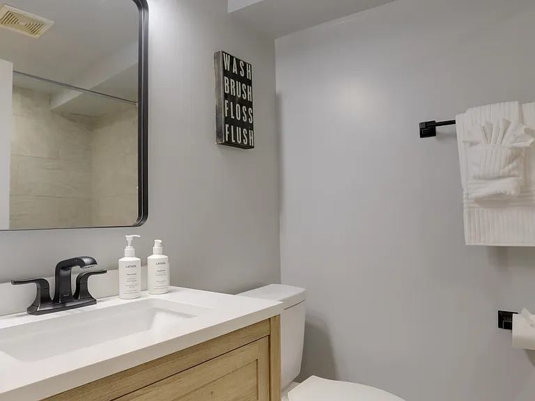 1765 R St NW #1B — Photo 11