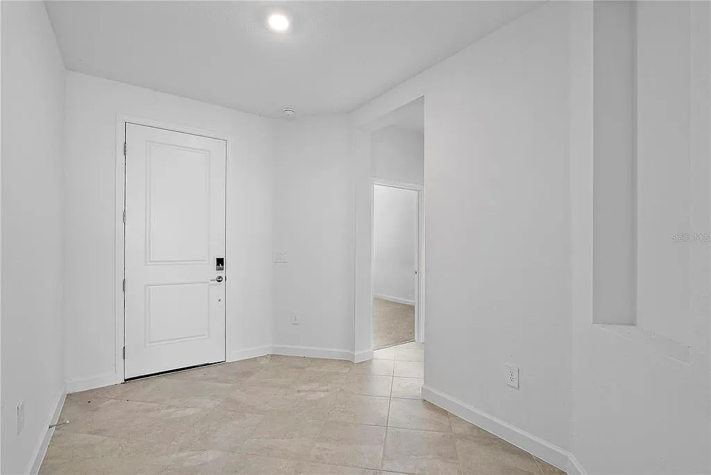 3 bed, 3.0 bath, 2217 sqft, $3,300 — Photo 4