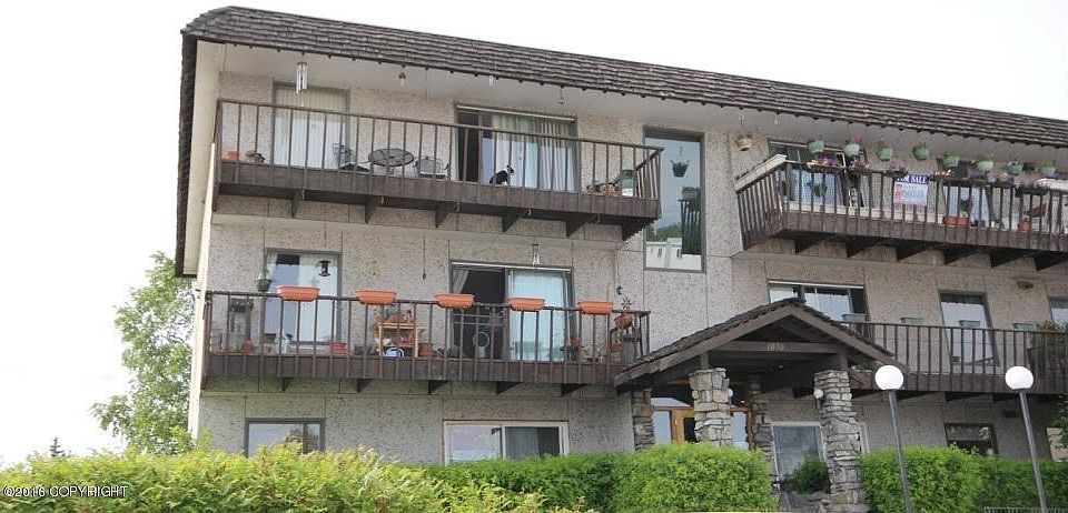 1st image of 1070 Turner St
