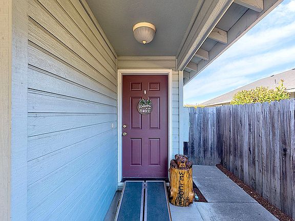 4th image of 763 Columbine Way