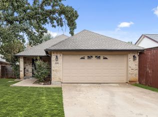 3100 Emerald St, Bedford, TX 76021