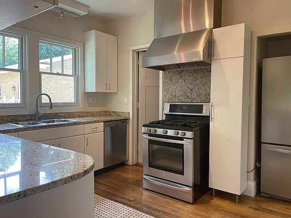 5th image of 1662 Wealthy St SE