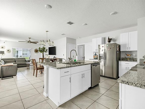 5th image of 115 Duchess Rd