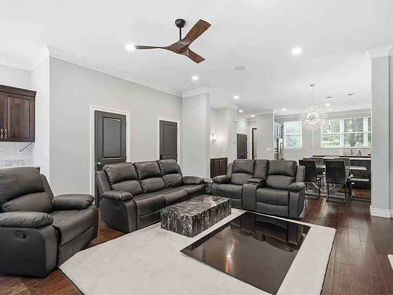 390 Bradley St — Photo 10