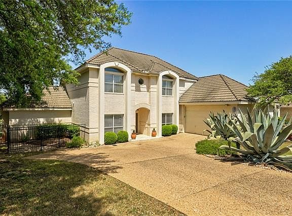 3rd image of 117 The Hills Dr