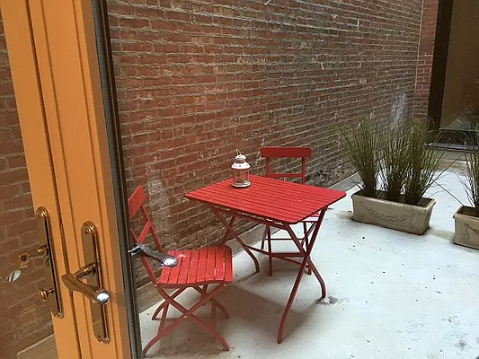 Rented by Perry Associates NYC Inc | media 23