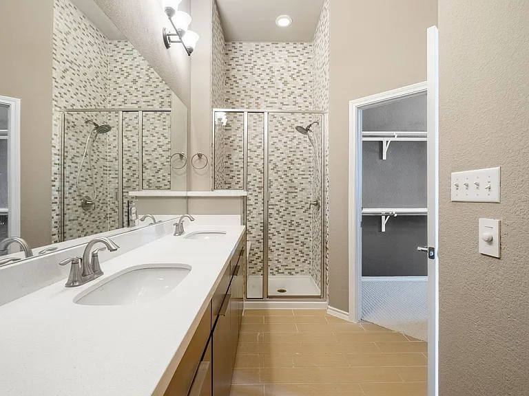 2105 Town Centre Dr #5 — Photo 18