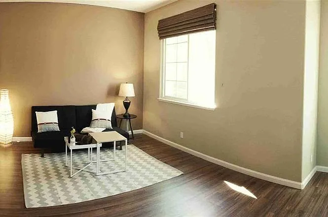 1026 Emerald Ter — Photo 13