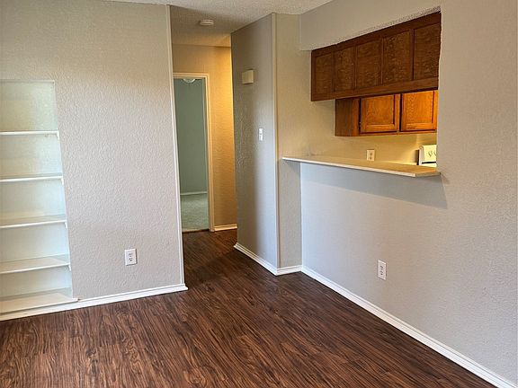 5th image of 1010 Irene St
