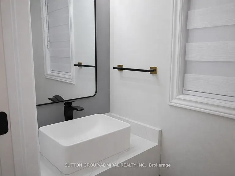 65 Barkerville Dr — Photo 6