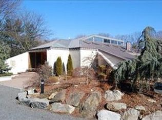 41 Murray Hill Rd, Scarsdale, NY 10583