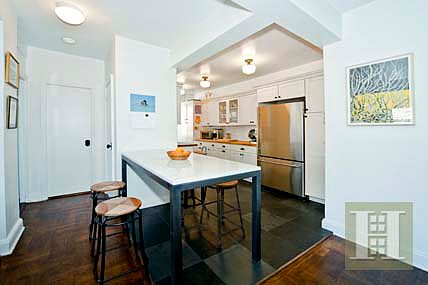 4th image of 530 Grand St APT E7b