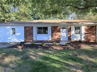 221 Valleybrook Ln, Troutman, NC 28166