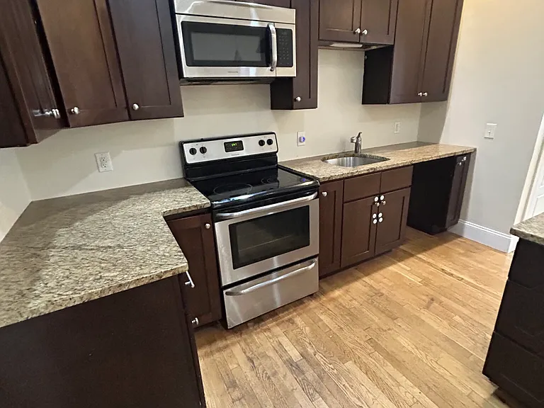 76 Grant St #3A — Photo 1