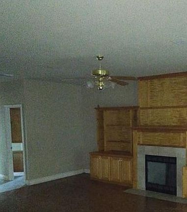 4th image of 3104 Fair Oaks Dr