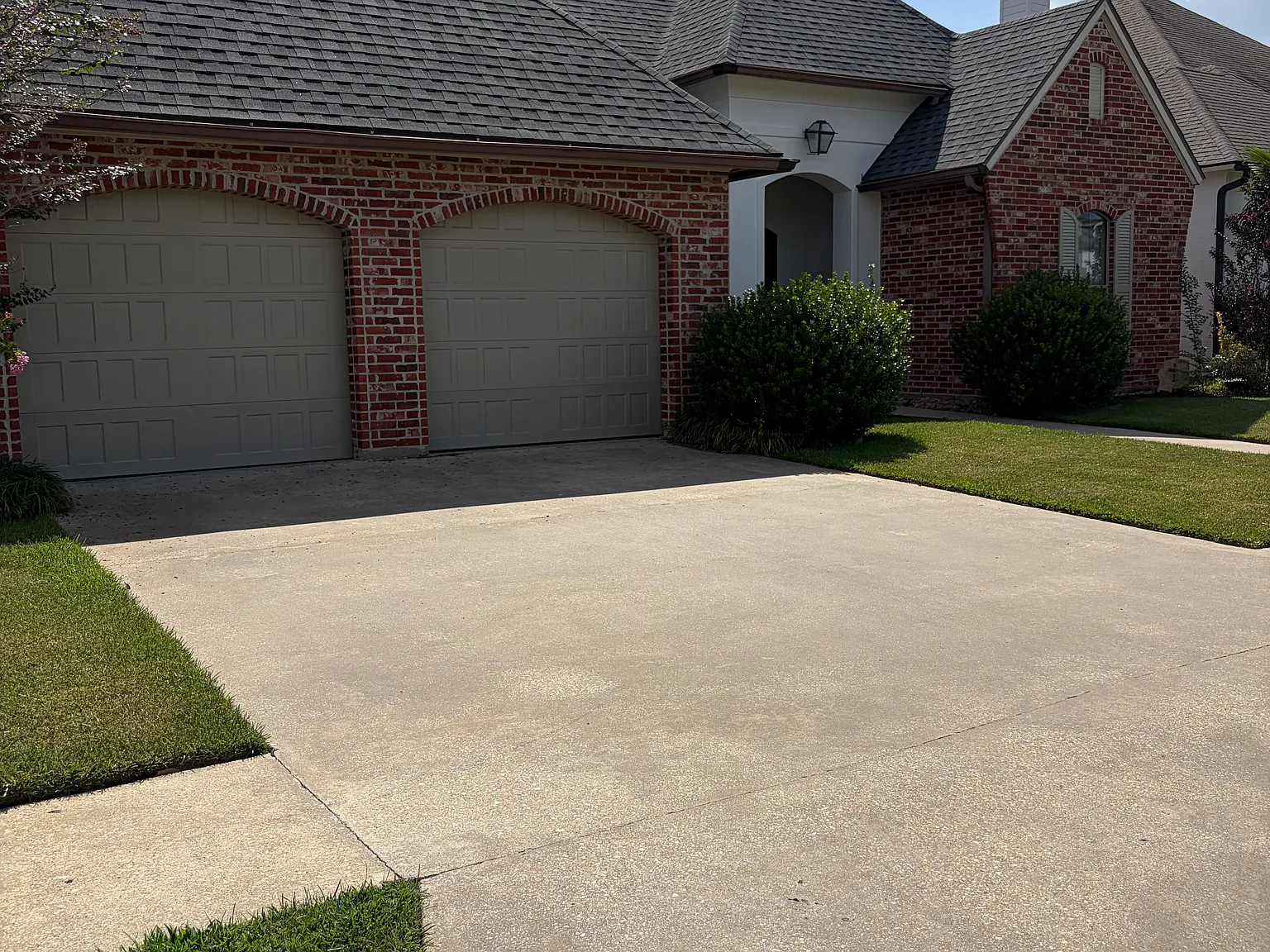 4 bed, 2152 sqft, $2,300 — Photo 2