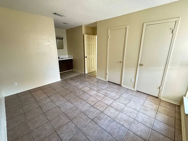 2206 Silverway Dr — Photo 14