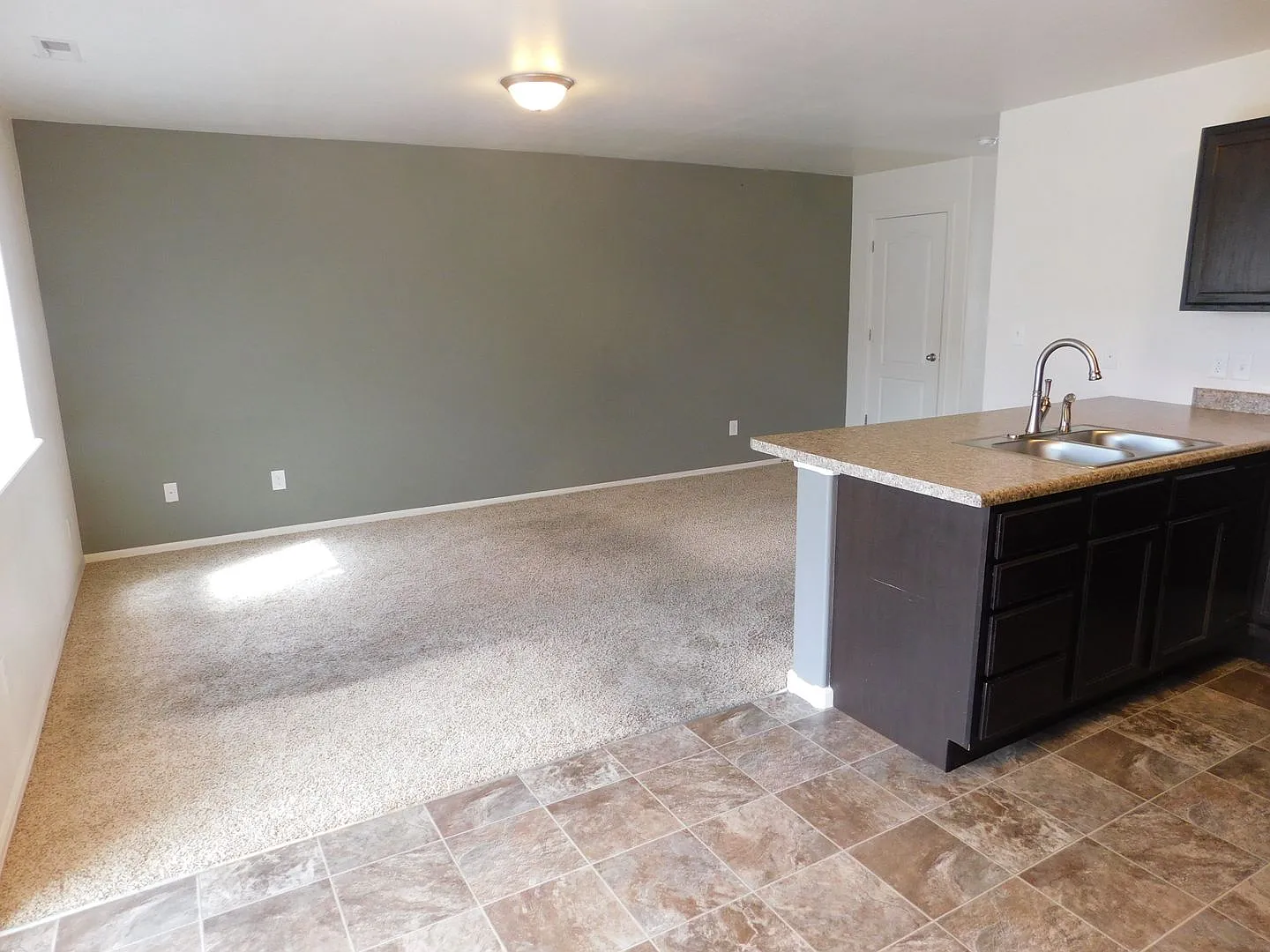 Spacious 3-Bedroom Condo with Garage Great Location! — Photo 4