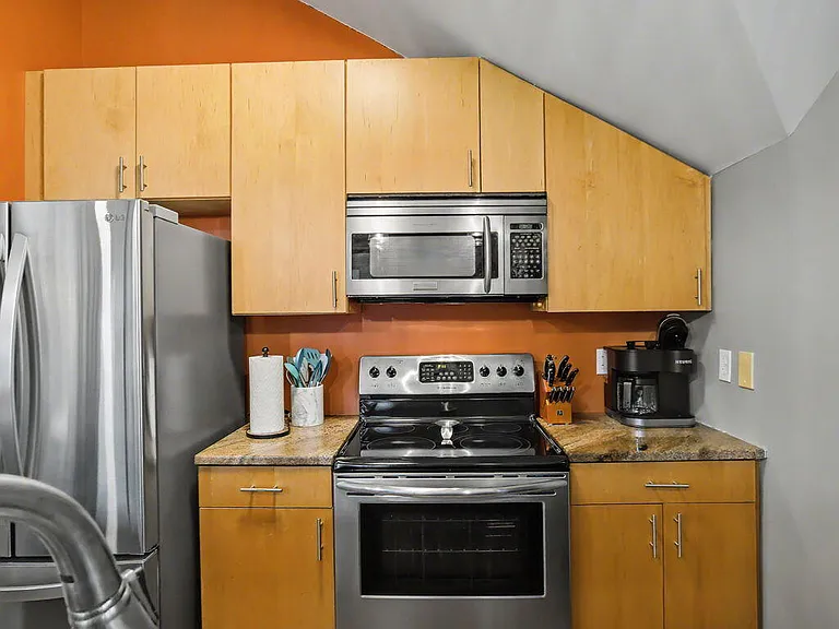 261 S Limestone St #304 — Photo 23