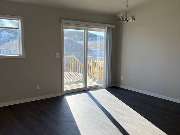 4th image of 1701-1919 Johnson Dr S #1749