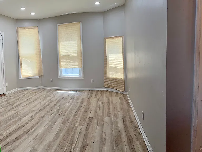 834 College Ave — Photo 14