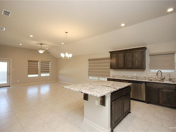 3rd image of 608 S Templo Dorado St