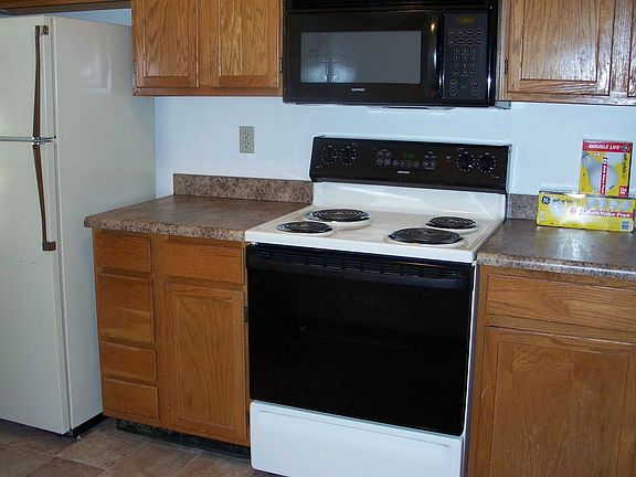 New Countertops, Floors and Appliances!