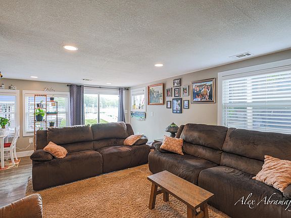 4th image of 471 Pine Dr