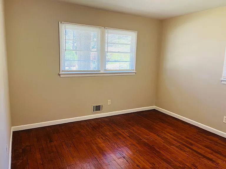 2673 Fairlane Dr SE — Photo 15