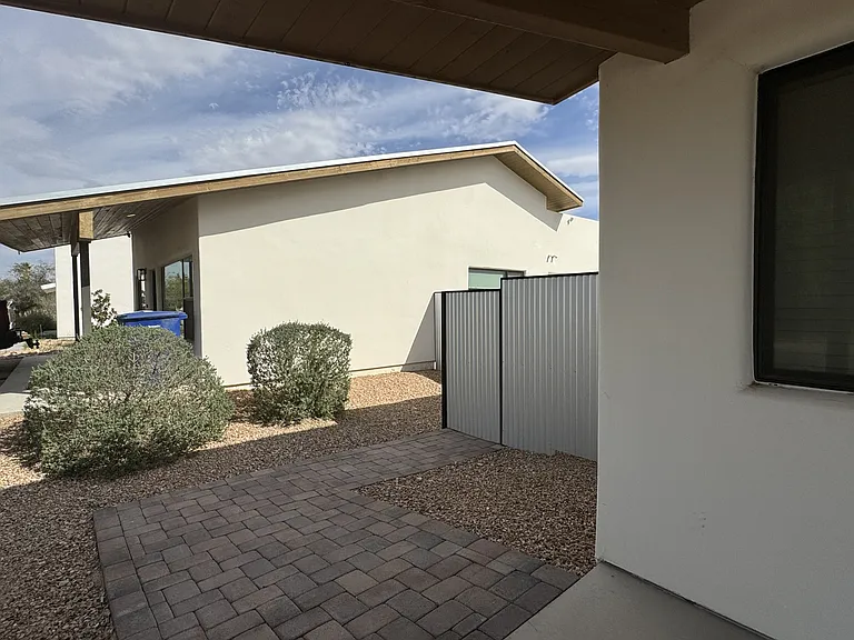 1518 E Waverly St #1 — Photo 5