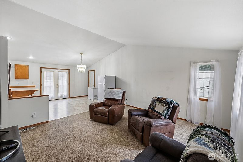 3rd image of 5423 180th Avenue SW