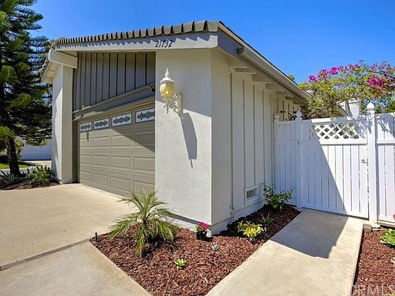 Gated court yard entry