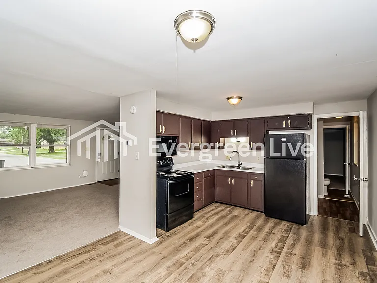 10407 Chris Dr — Photo 2