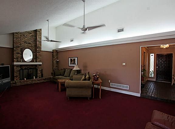 2nd image of 916 Dunbarton Dr