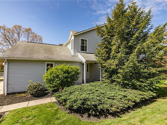 2nd image of 1681 Sugarbush Ct