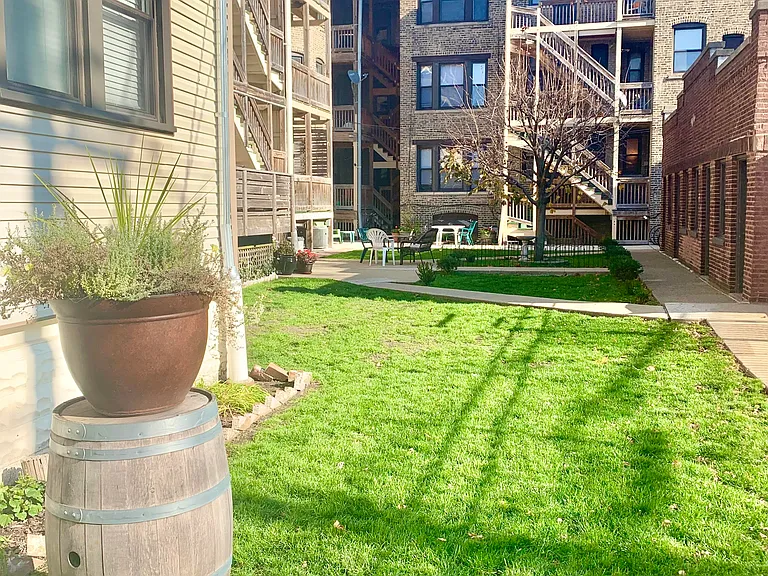 915 W Sheridan Rd #24 — Photo 33