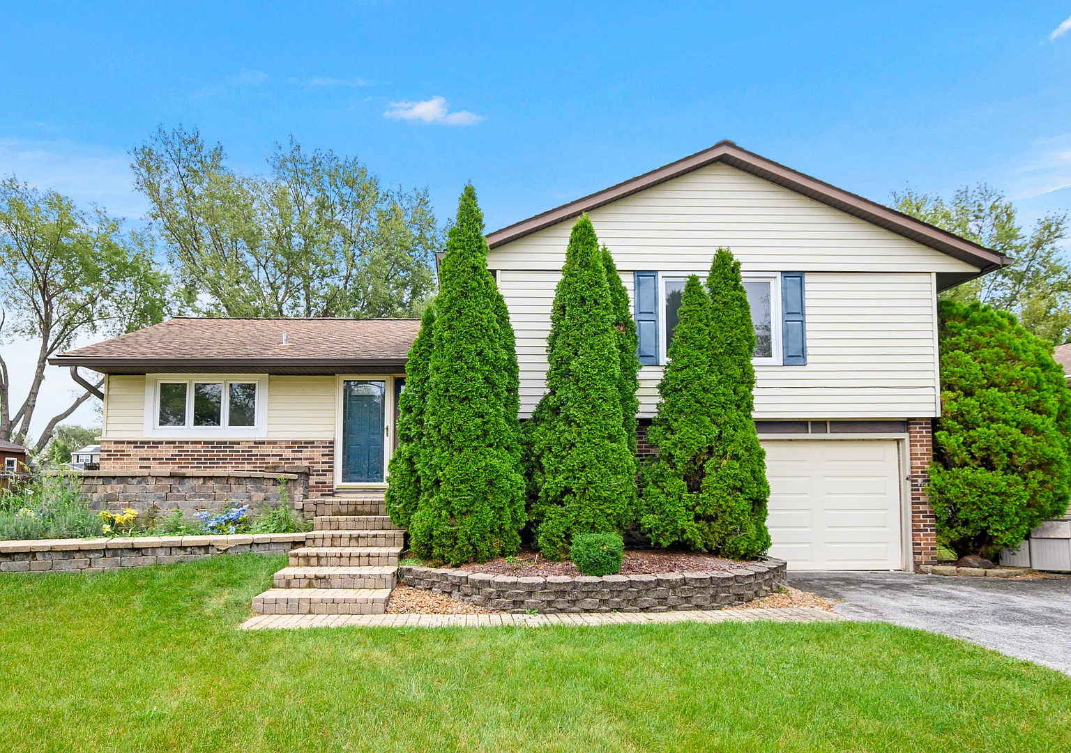 3 bed, 1.5 bath, 1275 sqft, $2,900 — Photo 1